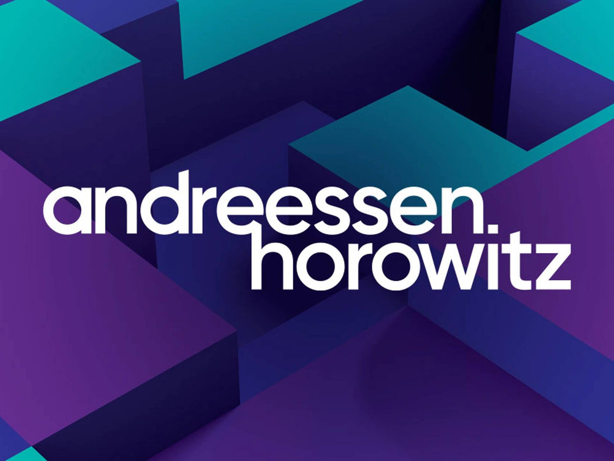 Logo blanc 'andreessen. horowitz' sur un fond abstrait de formes géométriques 3D violettes, bleues et sarcelle.