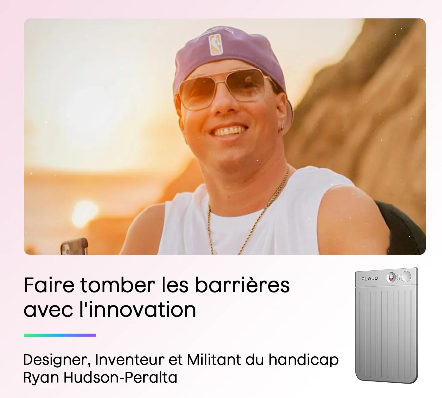 Ryan Hudson-Peralta, souriant avec une casquette violette et des lunettes de soleil devant un coucher de soleil.