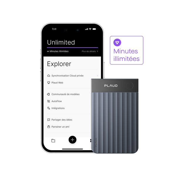Un smartphone affiche l'application Plaud avec des fonctionnalités illimitées, à côté d'un Plaud Note Pro gris ardoise.