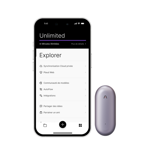 Un smartphone affiche l'interface "Explorer" de l'App Plaud avec le plan "Unlimited", à côté d'un Plaud NotePin gris.