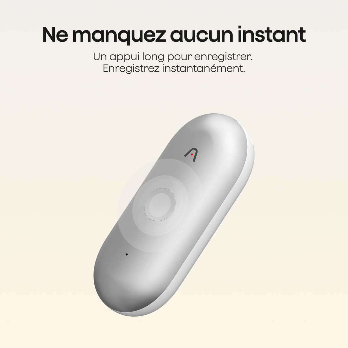Un Plaud NotePin S argenté avec un bouton central est présenté sous le texte : Ne manquez aucun instant. Un appui long pour enregistrer. Enregistrez instantanément.