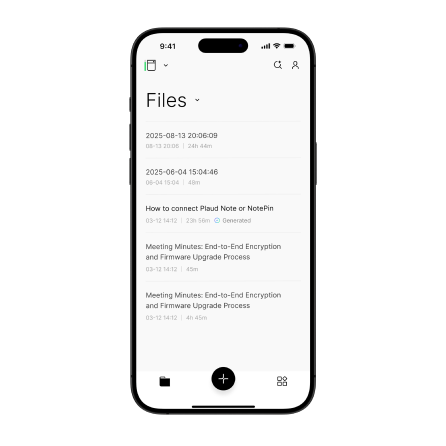 Écran de smartphone affichant l'application Plaud, avec une liste de fichiers et un guide pour connecter Plaud Note.